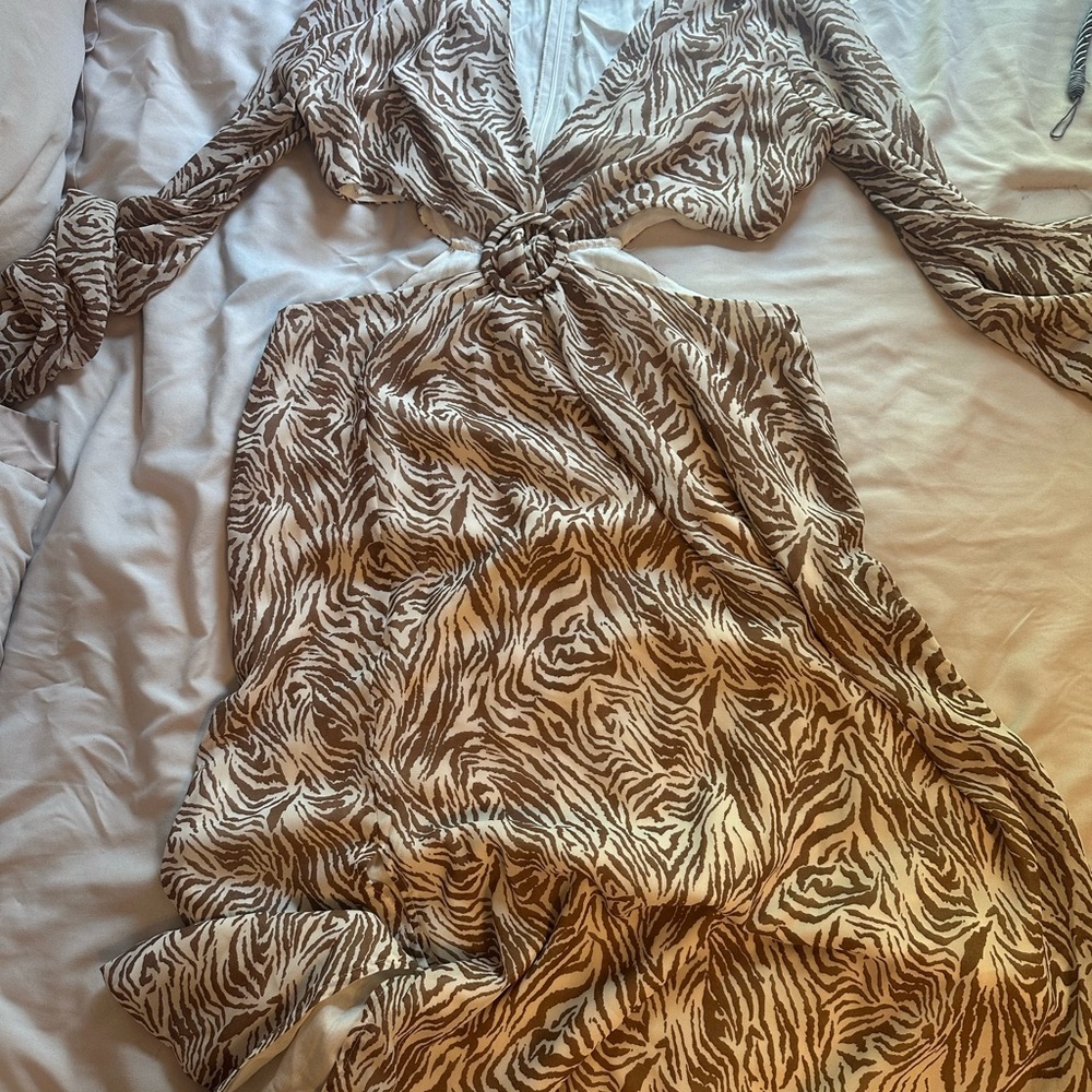 Lush‎ Brown Zebra Print Cutout maxi Dress Size Large - Picture 3 of 9